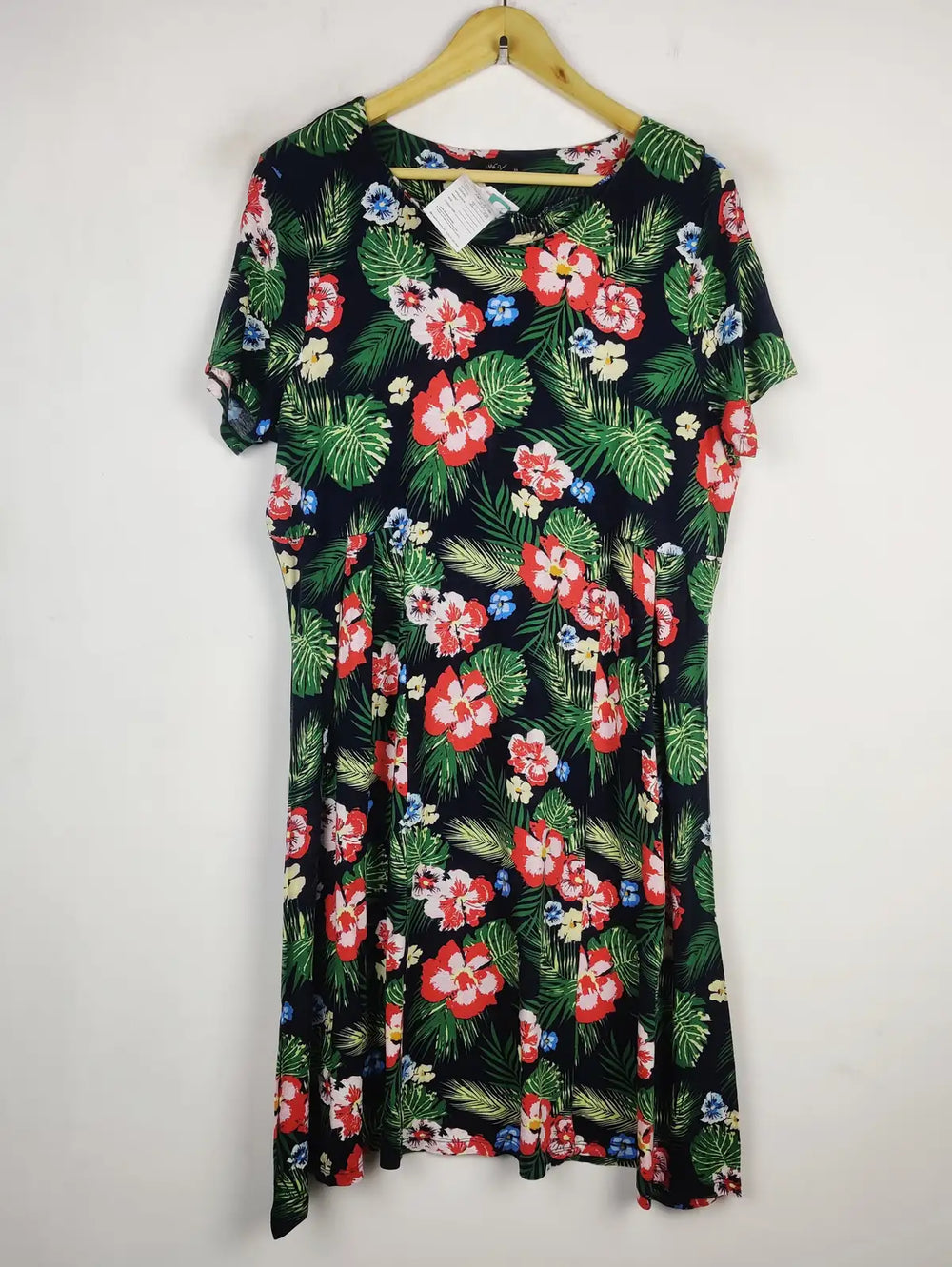 Buy online pre-used pre-loved 100% authentic & Original branded M&Co (MF-2334) available in Pakistan. Top international brands avilable.