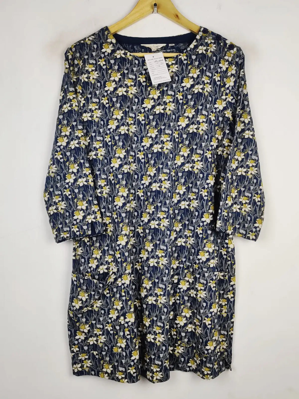 Buy online pre-used pre-loved 100% authentic & Original branded Seasalt Cornwall (MF-2346) available in Pakistan. Top international brands avilable.