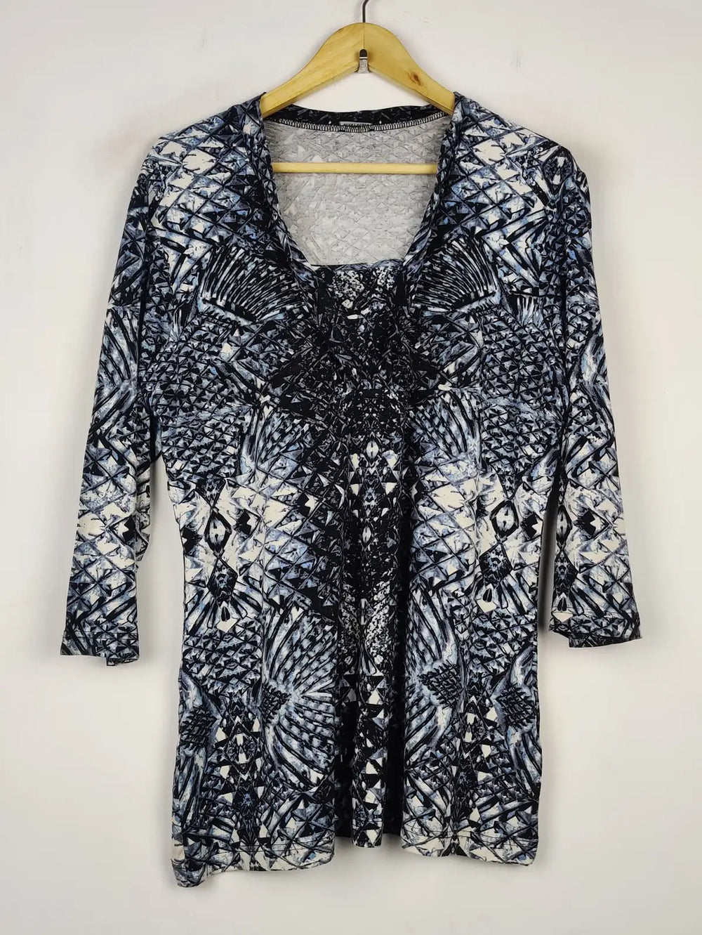 Buy online pre-used pre-loved 100% authentic & Original branded Gerry Weber (MF-2392) available in Pakistan. Top international brands avilable.