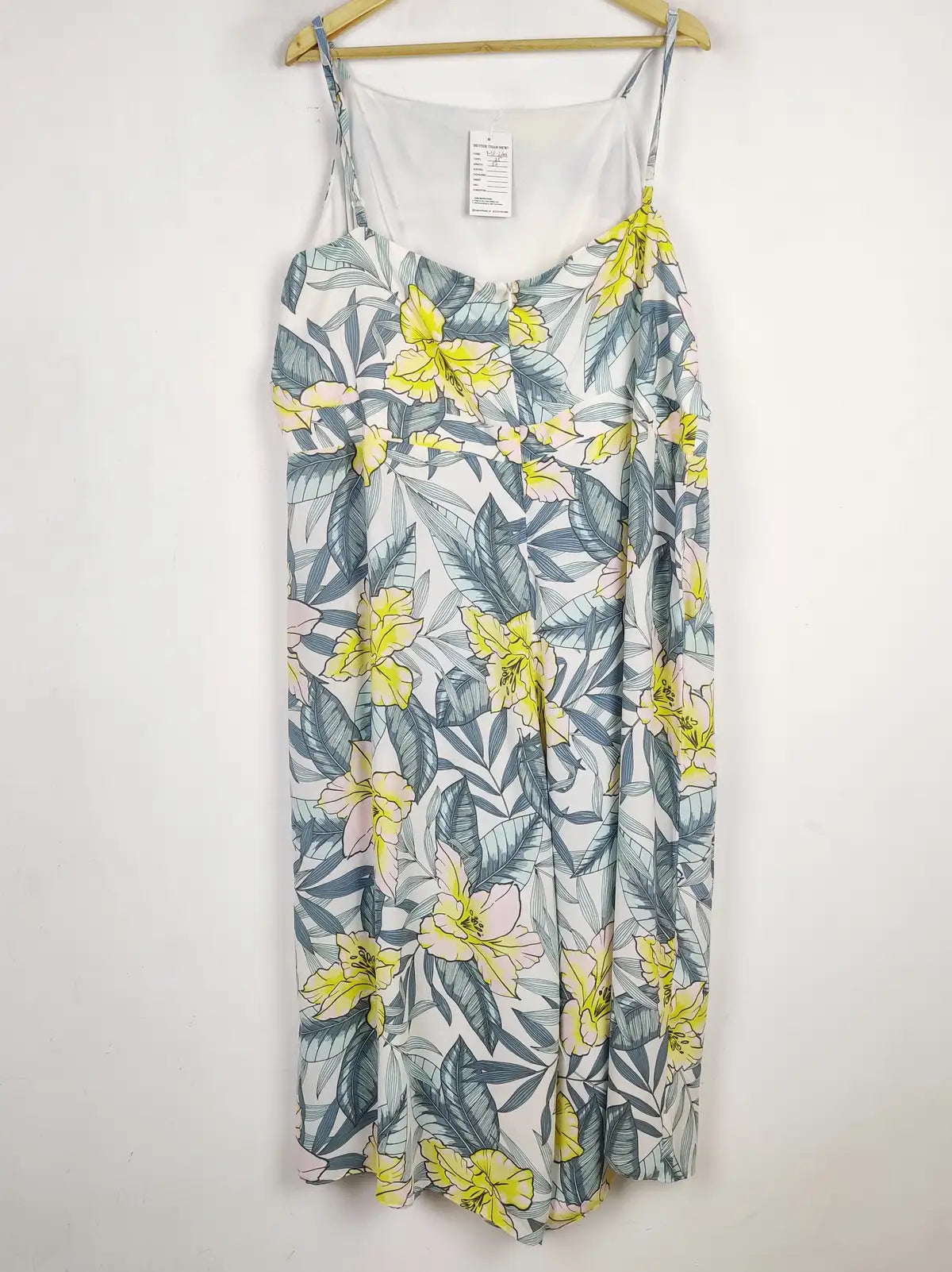 Buy online pre-used pre-loved 100% authentic & Original branded Unknown Brand (MF-2606) available in Pakistan. Top international brands avilable.