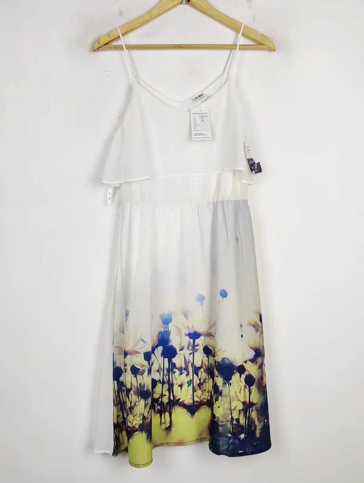 Buy online pre-used pre-loved 100% authentic & Original branded Vero Moda (MF-2621) available in Pakistan. Top international brands avilable.
