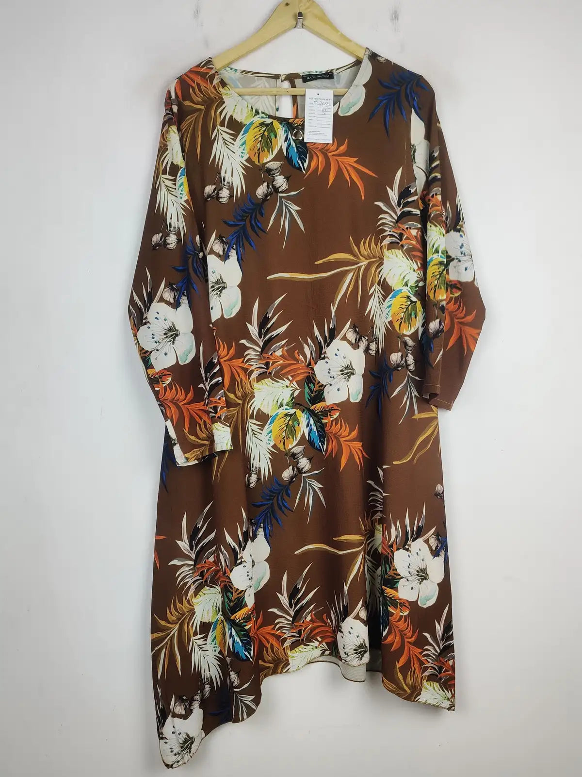Buy online pre-used pre-loved 100% authentic & Original branded Unknown Brand (MF-2639) available in Pakistan. Top international brands avilable.
