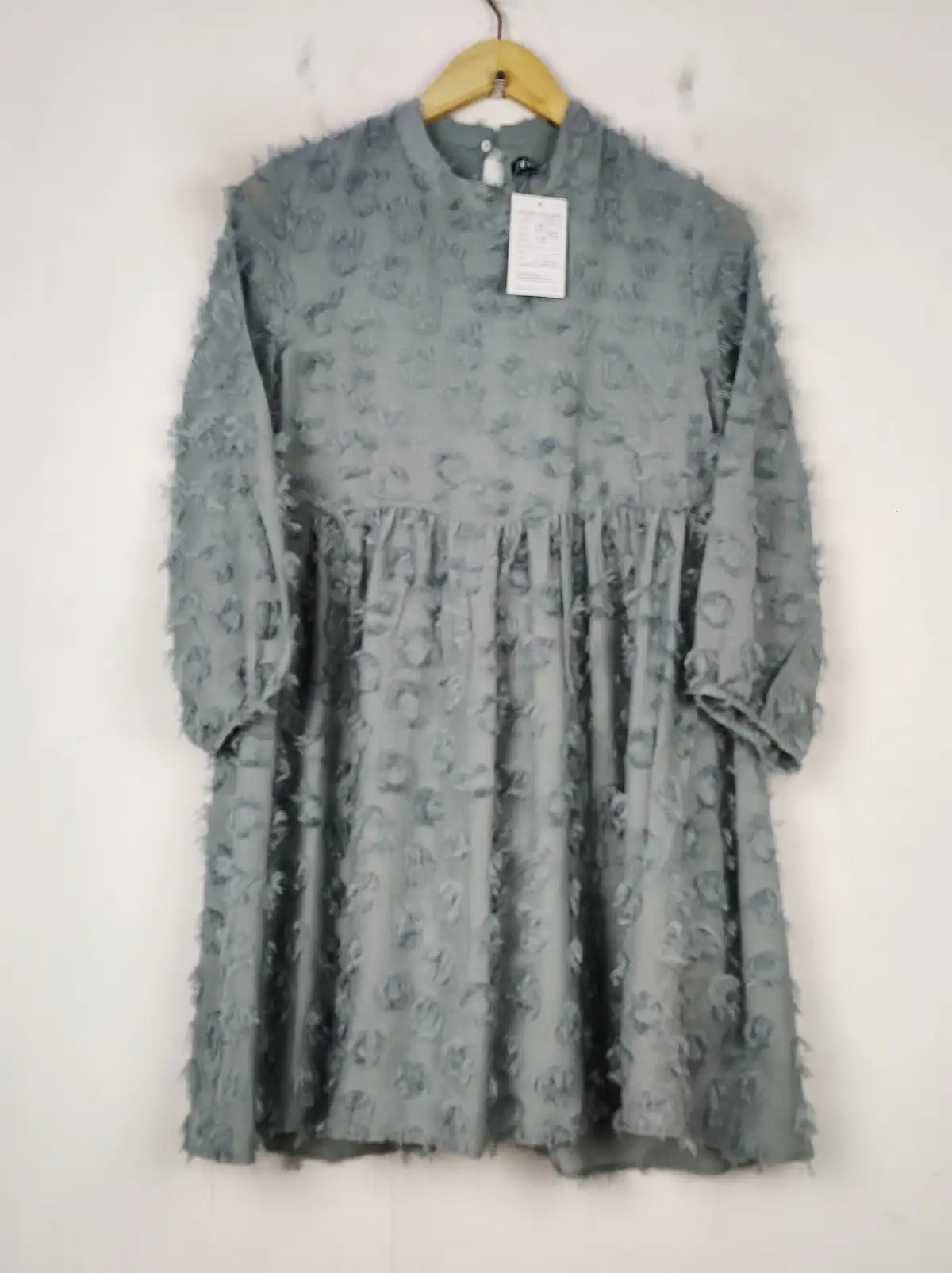 Buy online pre-used pre-loved 100% authentic & Original branded Zara (MF-2733) available in Pakistan. Top international brands avilable.