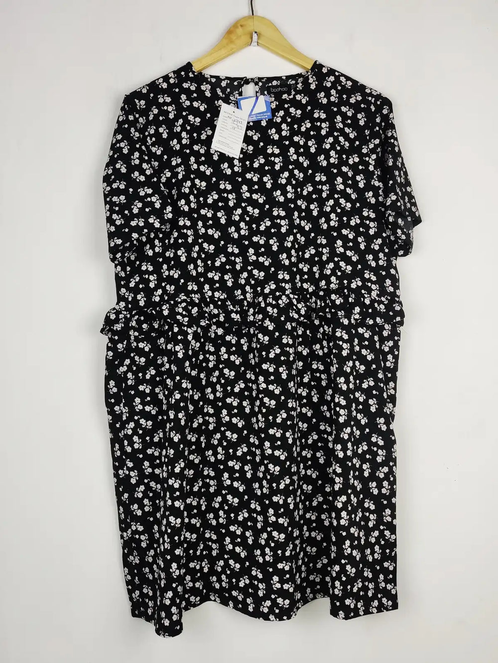 Buy online pre-used pre-loved 100% authentic & Original branded Boohoo (MF-2743) available in Pakistan. Top international brands avilable.