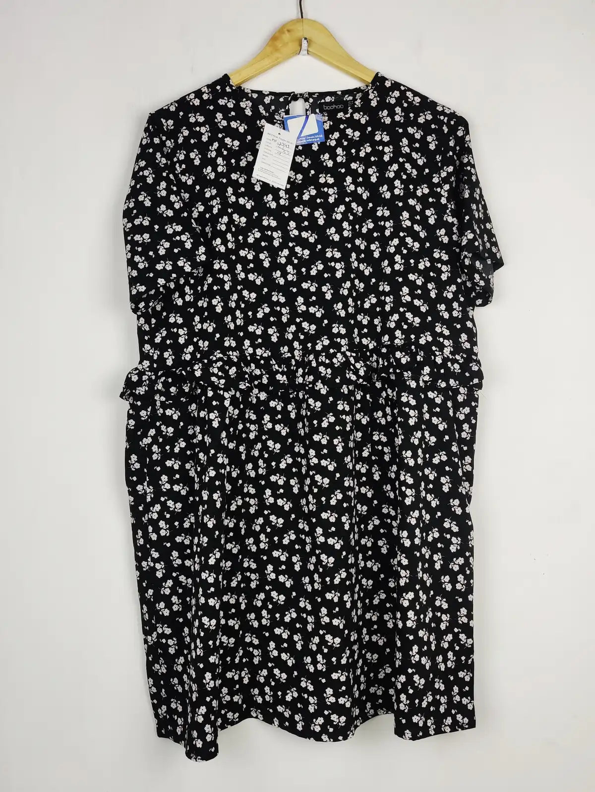 Buy online pre-used pre-loved 100% authentic & Original branded Boohoo (MF-2743) available in Pakistan. Top international brands avilable.
