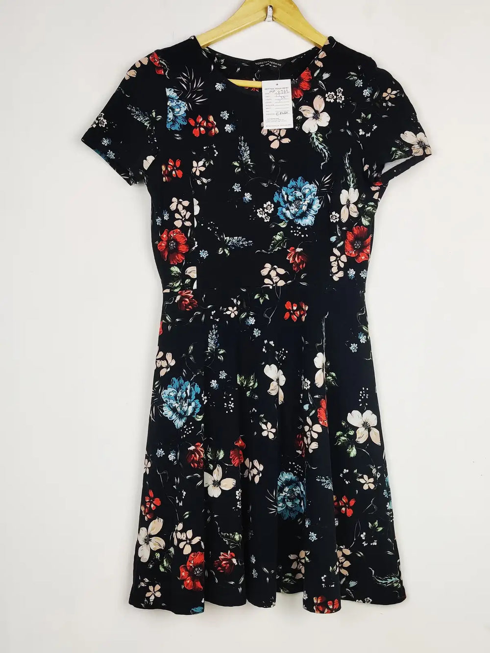 Buy online pre-used pre-loved 100% authentic & Original branded F&F (MF-2762) available in Pakistan. Top international brands avilable.