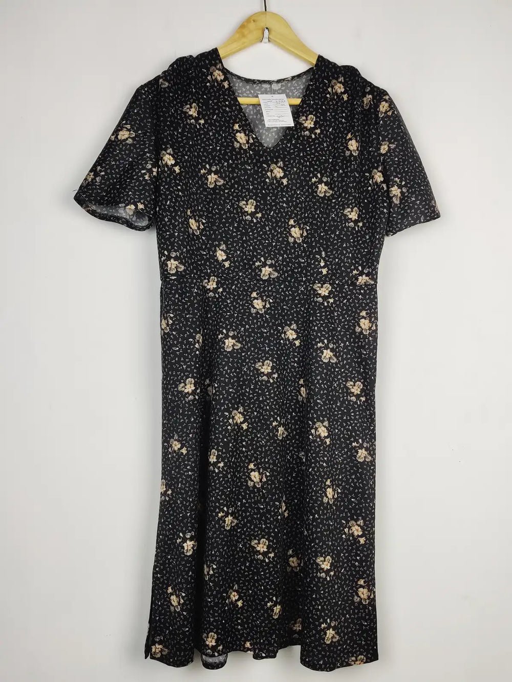 Buy online pre-used pre-loved 100% authentic & Original branded Unknown Brand (MF-2782) available in Pakistan. Top international brands avilable.