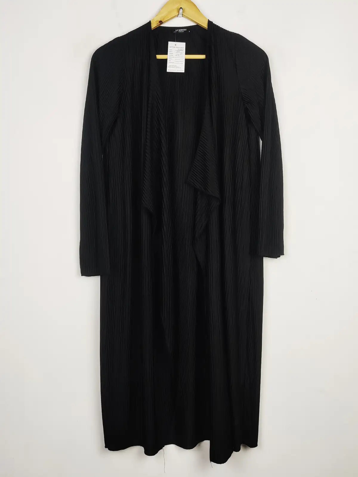 Buy online pre-used pre-loved 100% authentic & Original branded Lc Waikiki (MF-2883) available in Pakistan. Top international brands avilable.