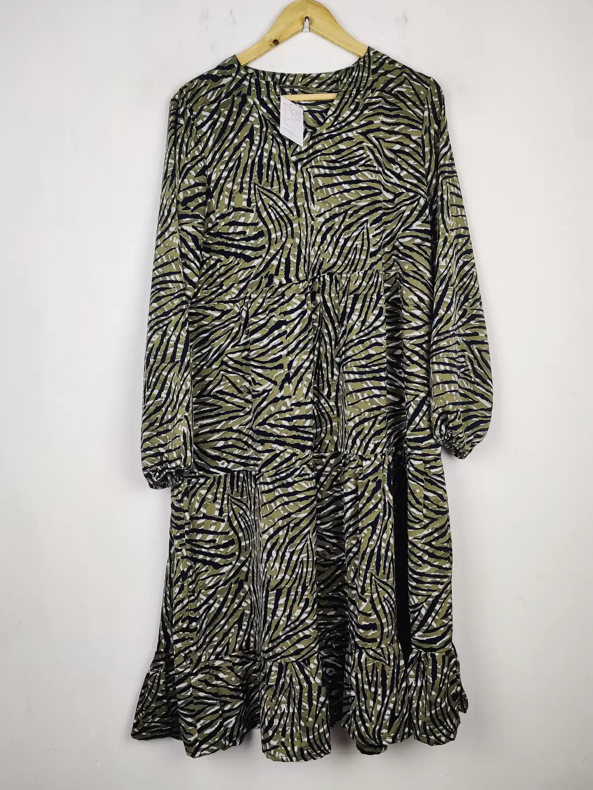 Buy online pre-used pre-loved 100% authentic & Original branded Unknown Brand (MF-2945) available in Pakistan. Top international brands avilable.
