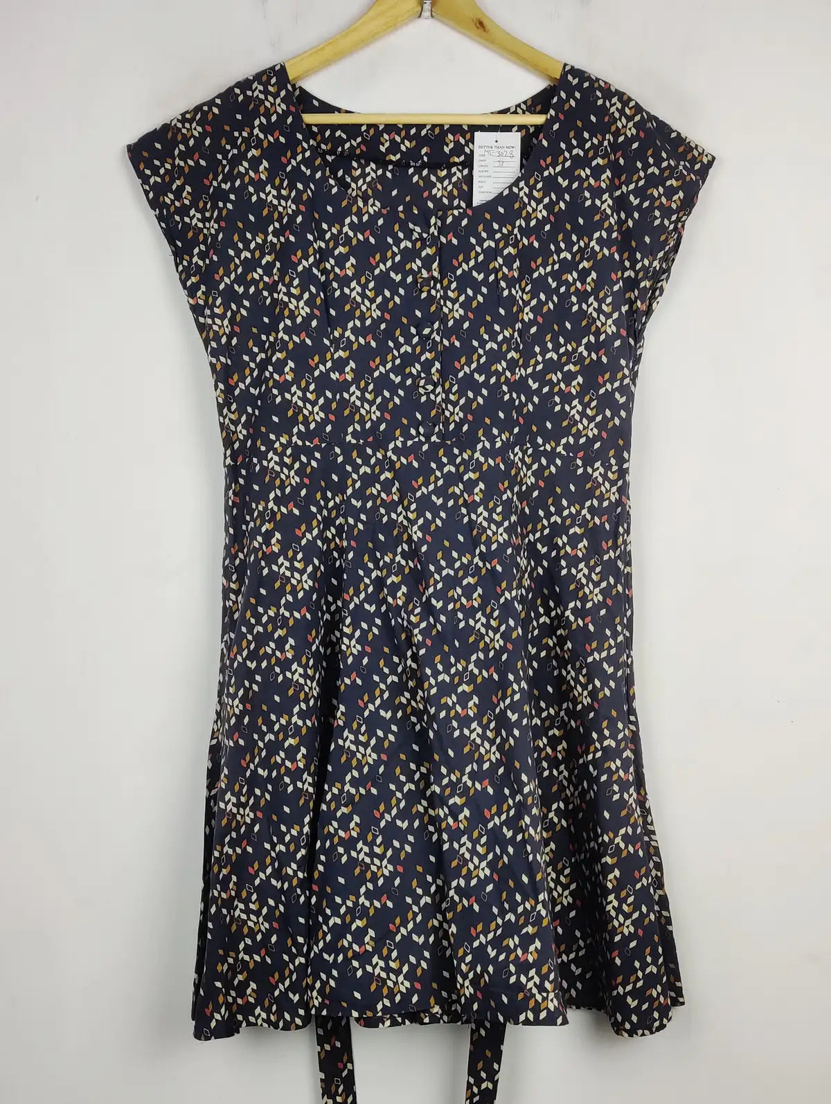 Buy online pre-used pre-loved 100% authentic & Original branded Unknown Brand (MF-3028) available in Pakistan. Top international brands avilable.