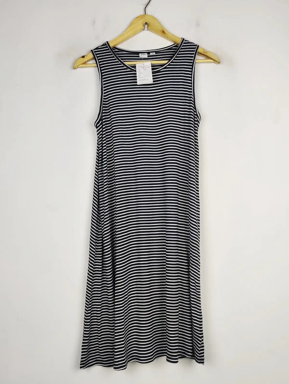 Buy online pre-used pre-loved 100% authentic & Original branded Gap (MF-3079) available in Pakistan. Top international brands avilable.