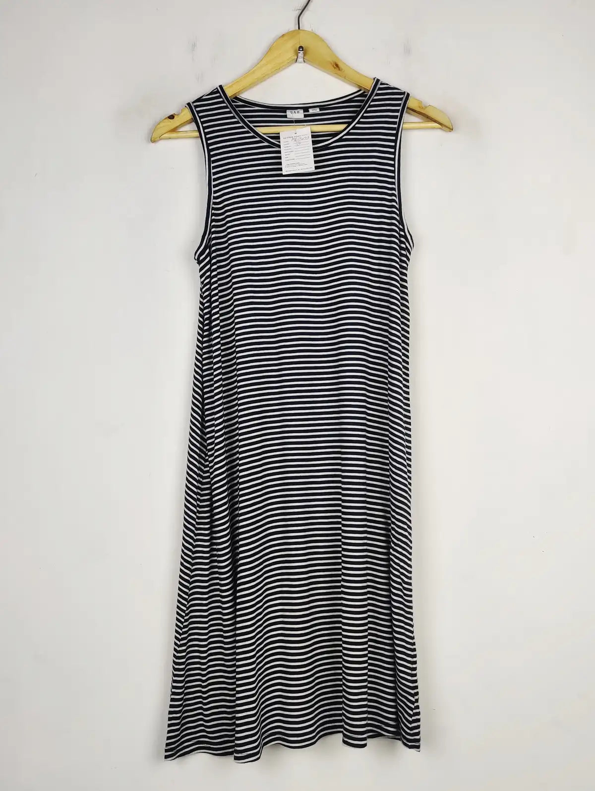 Buy online pre-used pre-loved 100% authentic & Original branded Gap (MF-3079) available in Pakistan. Top international brands avilable.