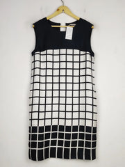 Buy online pre-used pre-loved 100% authentic & Original branded Fennwrightmanson (MF-3098) available in Pakistan. Top international brands avilable.