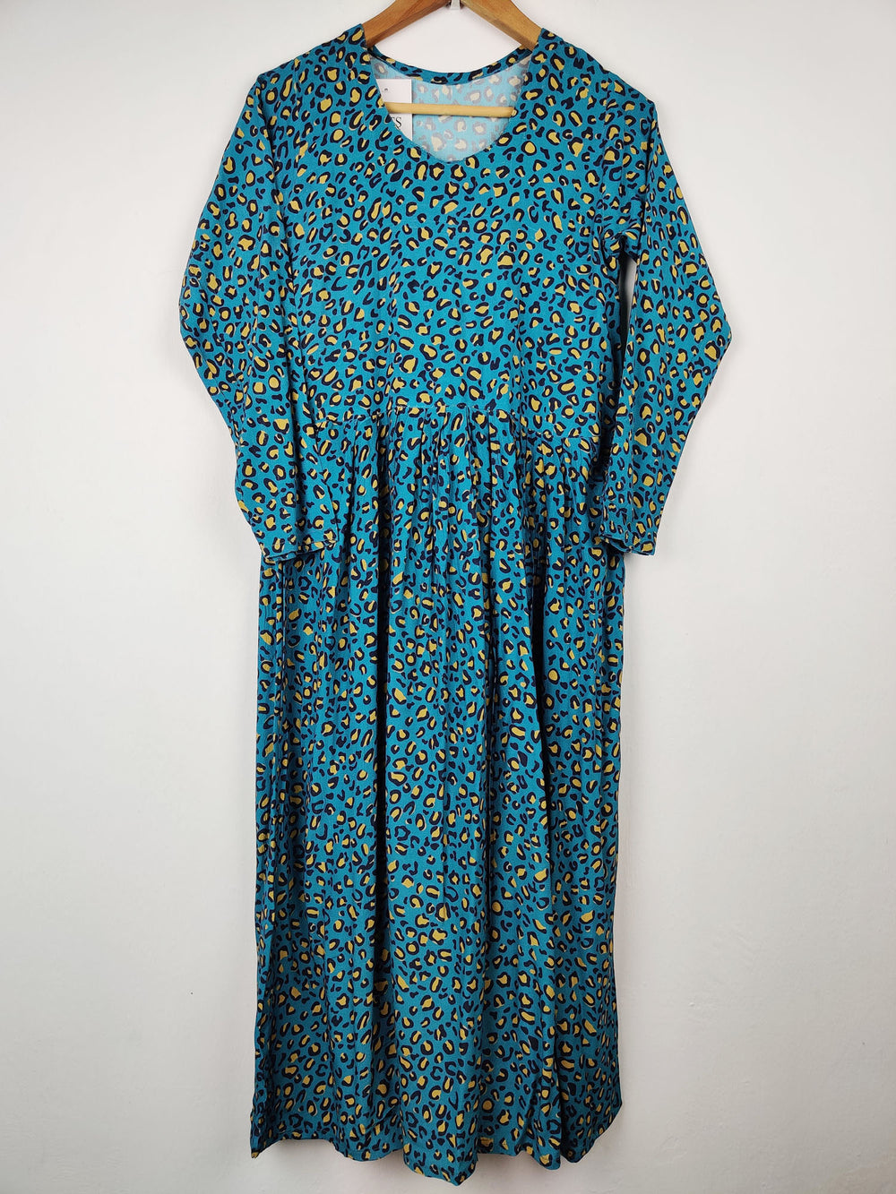 Buy online pre-used pre-loved 100% authentic & Original branded Unknown Brand (MF-313) available in Pakistan. Top international brands avilable.