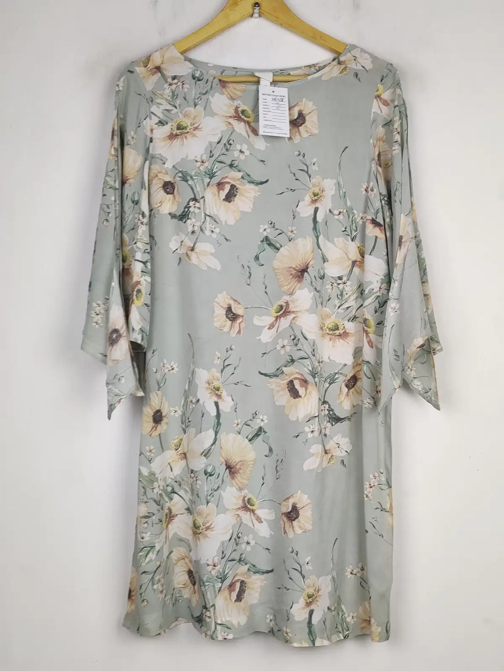 Buy online pre-used pre-loved 100% authentic & Original branded H&M (MF-3188) available in Pakistan. Top international brands avilable.