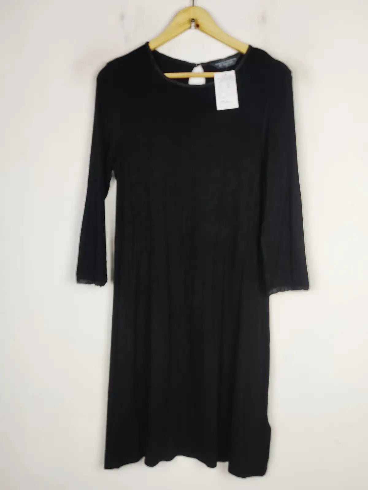 Buy online pre-used pre-loved 100% authentic & Original branded Dorothy Perkins (MF-3280) available in Pakistan. Top international brands avilable.