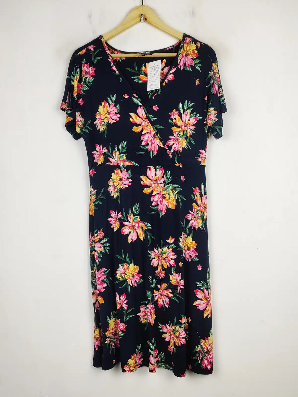 Buy online pre-used pre-loved 100% authentic & Original branded Debenhams (MF-3304) available in Pakistan. Top international brands avilable.
