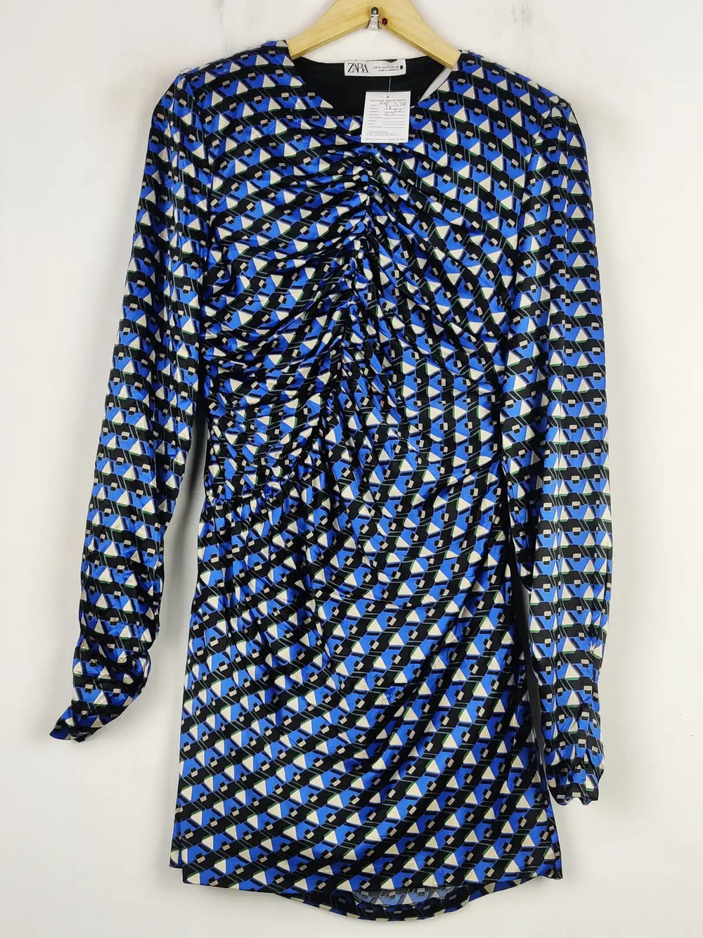 Buy online pre-used pre-loved 100% authentic & Original branded Zara (MF-3318) available in Pakistan. Top international brands avilable.