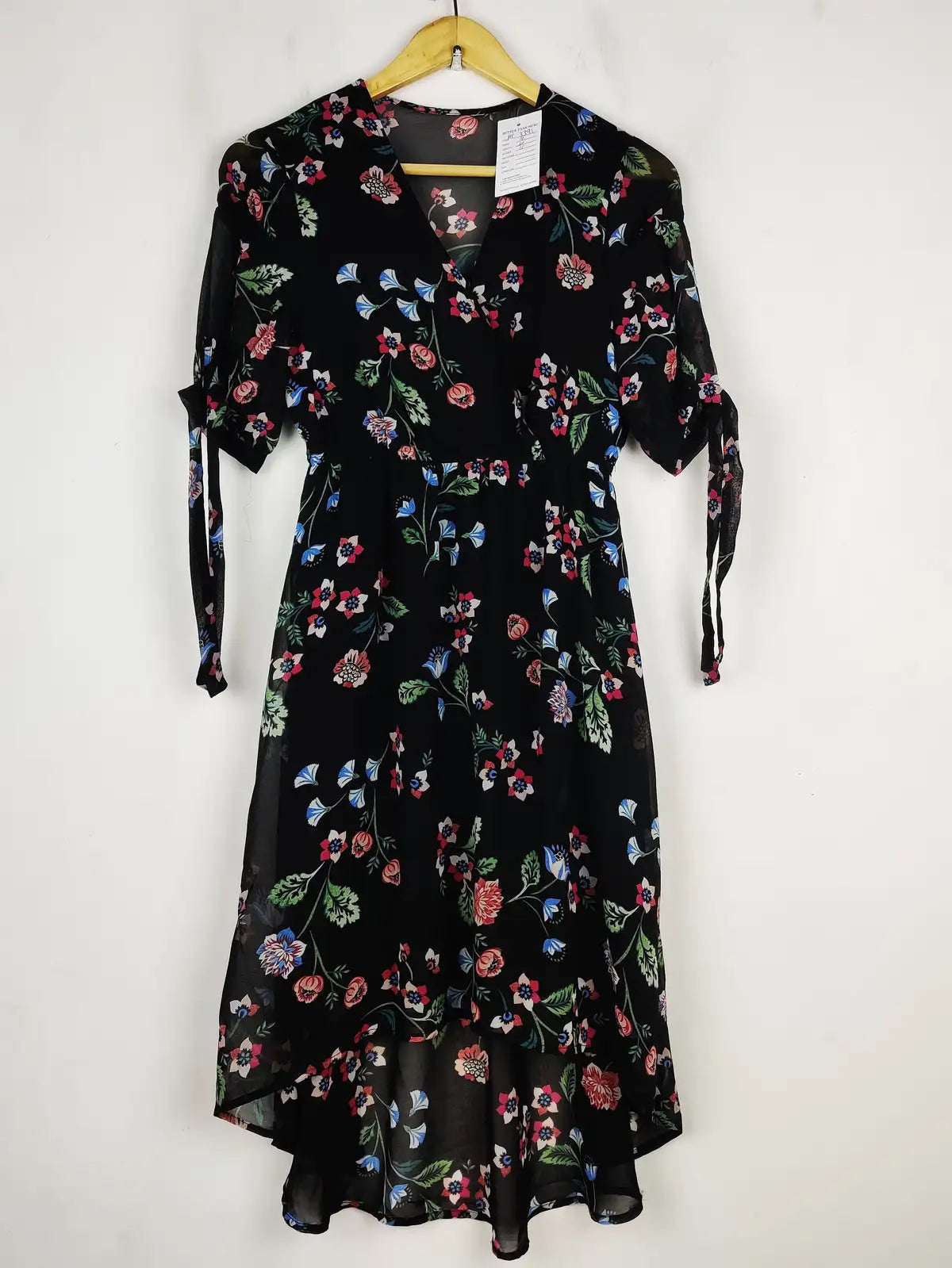 Buy online pre-used pre-loved 100% authentic & Original branded Unknown Brand (MF-3391) available in Pakistan. Top international brands avilable.