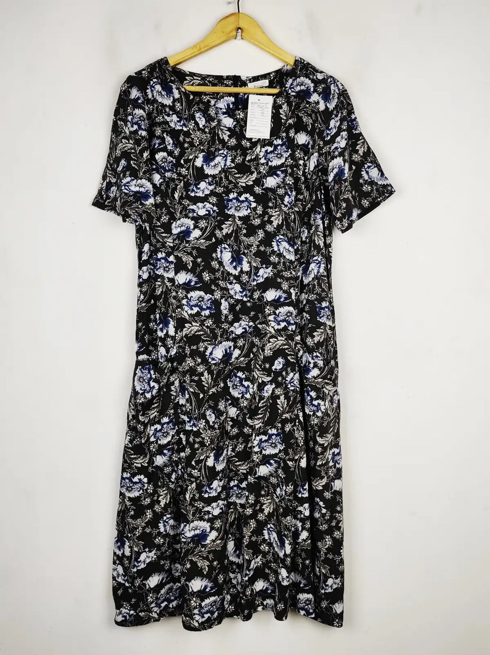 Buy online pre-used pre-loved 100% authentic & Original branded Unknown Brand (MF-3402) available in Pakistan. Top international brands avilable.