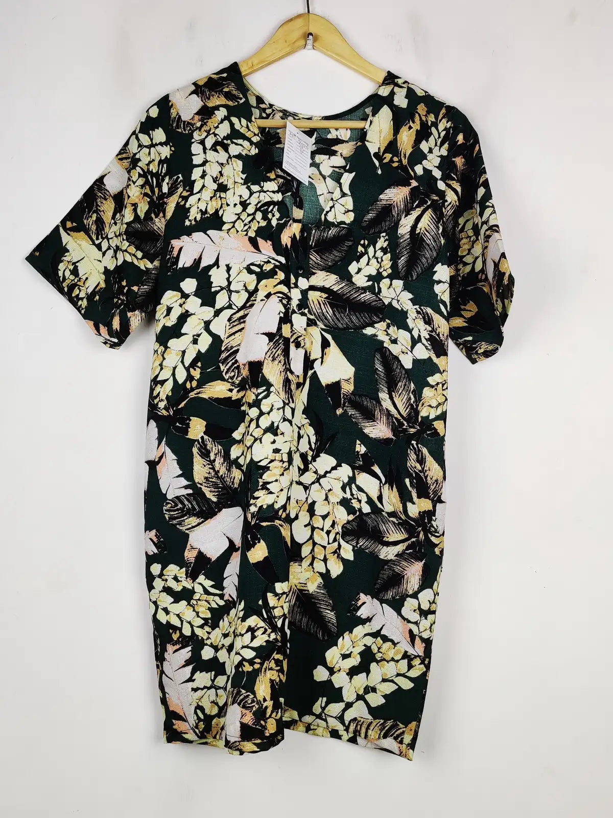 Buy online pre-used pre-loved 100% authentic & Original branded Unknown Brand (MF-3406) available in Pakistan. Top international brands avilable.