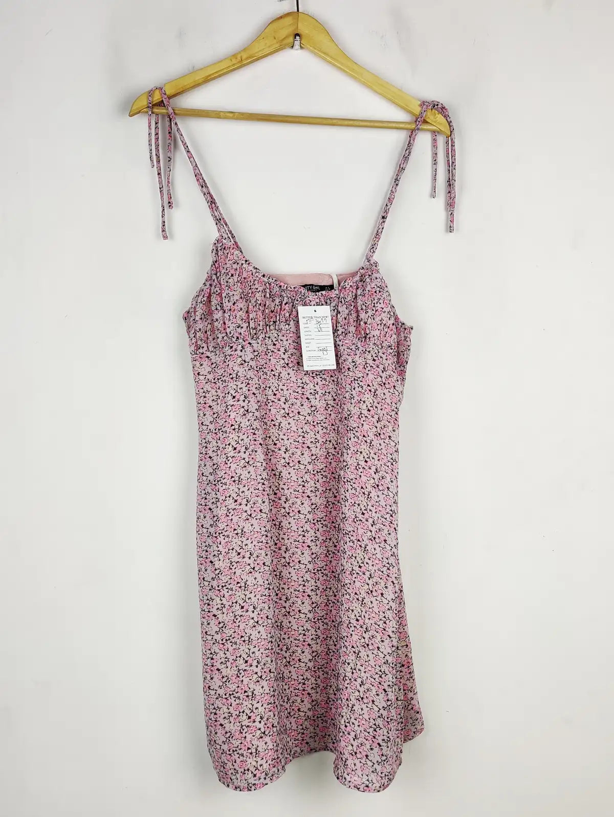 Buy online pre-used pre-loved 100% authentic & Original branded Missguided (MF-3477) available in Pakistan. Top international brands avilable.