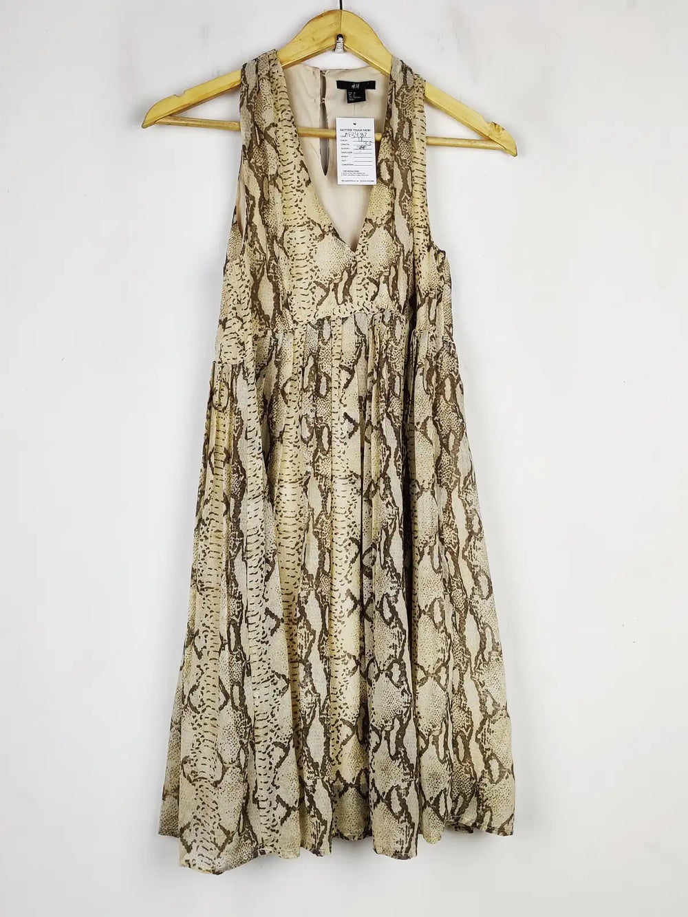 Buy online pre-used pre-loved 100% authentic & Original branded H&M (MF-3487) available in Pakistan. Top international brands avilable.