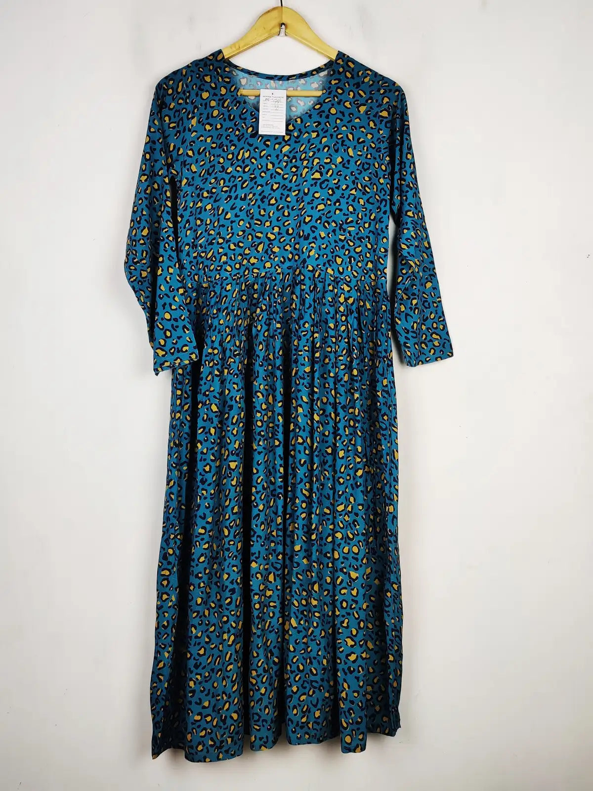 Buy online pre-used pre-loved 100% authentic & Original branded Unknown Brand (MF-3501) available in Pakistan. Top international brands avilable.