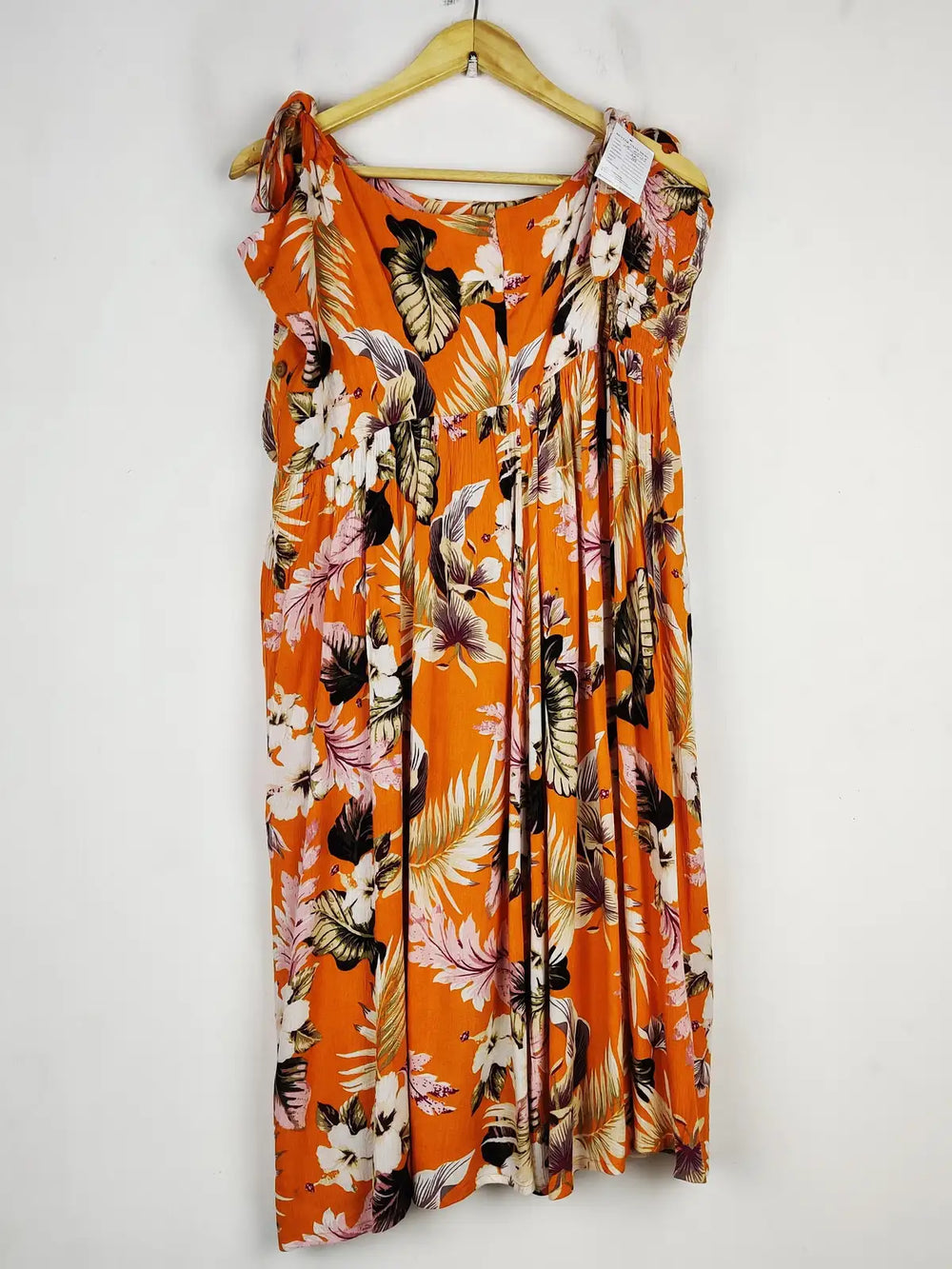 Buy online pre-used pre-loved 100% authentic & Original branded Dorothy Perkins (MF-3523) available in Pakistan. Top international brands avilable.