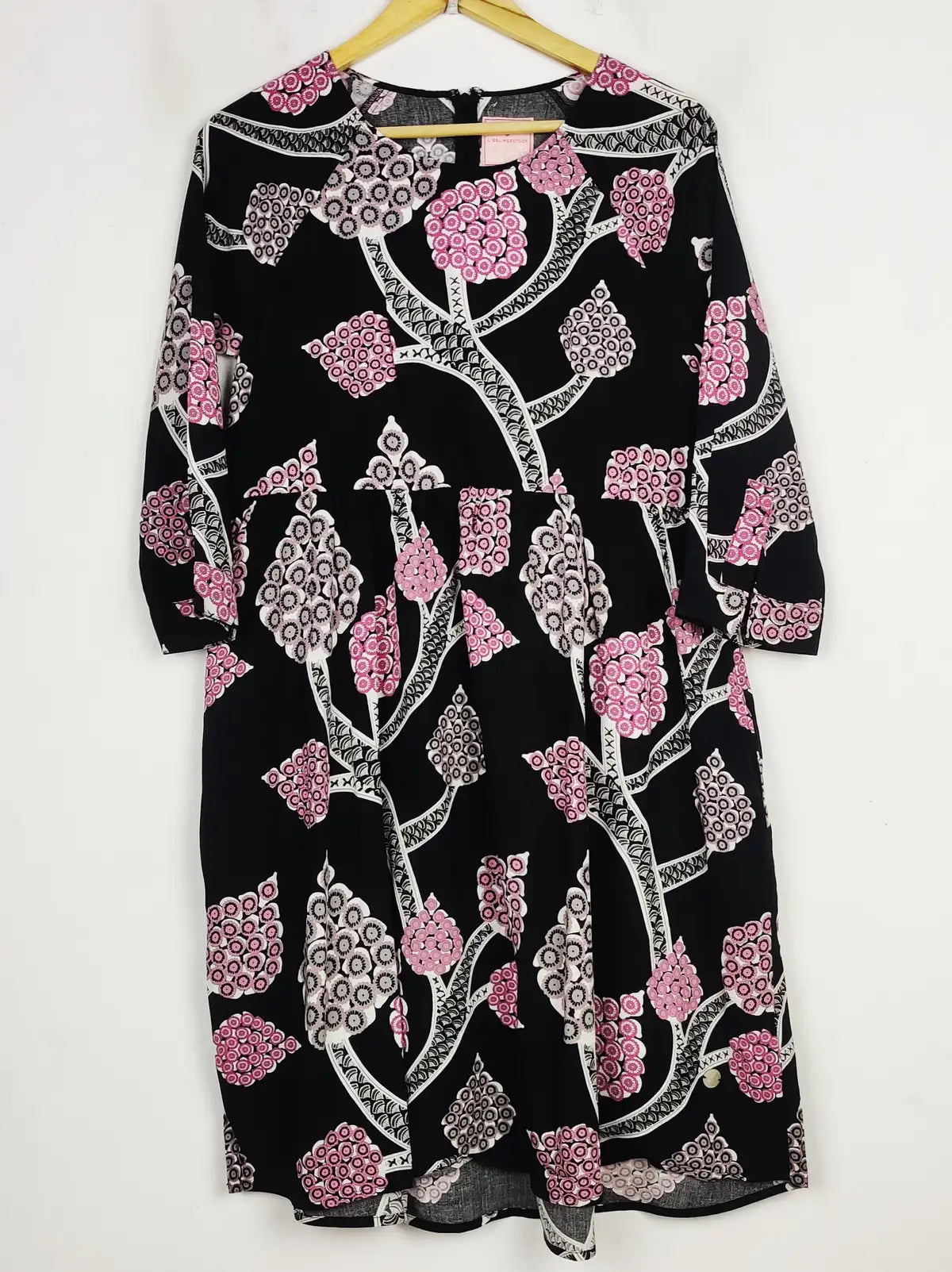 Buy online pre-used pre-loved 100% authentic & Original branded Lieblings Stuck (MF-3608) available in Pakistan. Top international brands avilable.
