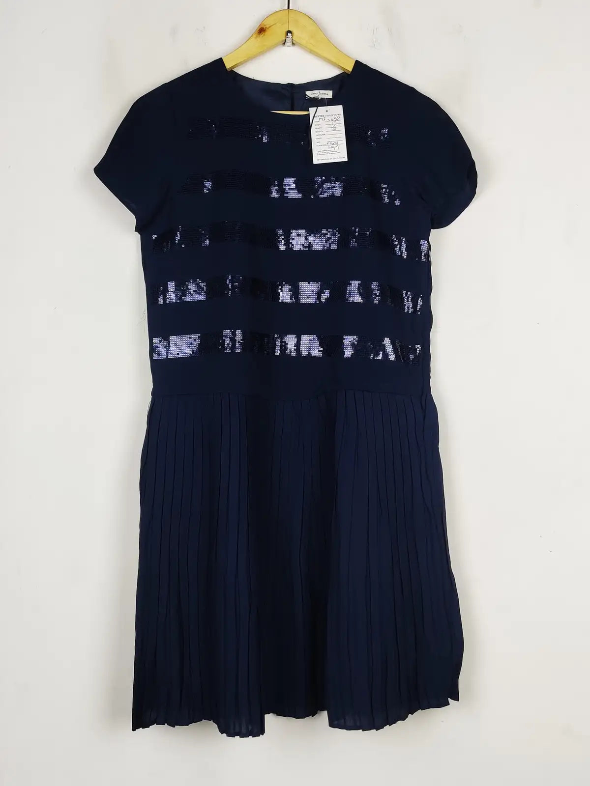 Buy online pre-used pre-loved 100% authentic & Original branded Jasper Conran (MF-3652) available in Pakistan. Top international brands avilable.