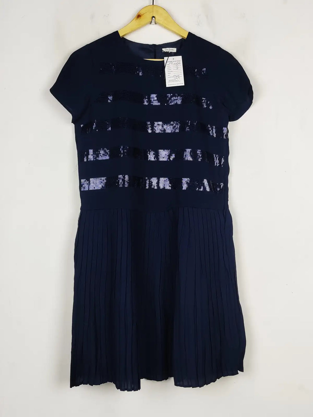 Buy online pre-used pre-loved 100% authentic & Original branded Jasper Conran (MF-3652) available in Pakistan. Top international brands avilable.