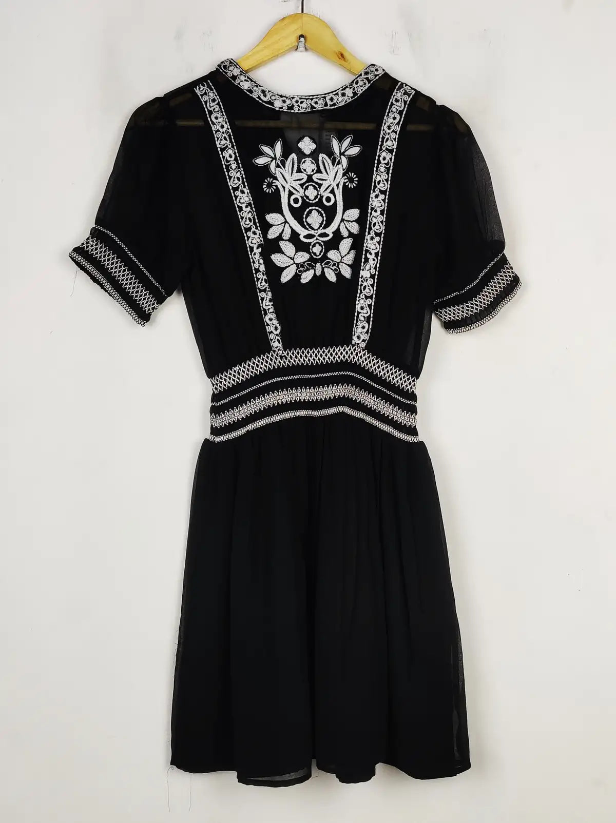 Buy online pre-used pre-loved 100% authentic & Original branded Zara (MF-3691) available in Pakistan. Top international brands avilable.