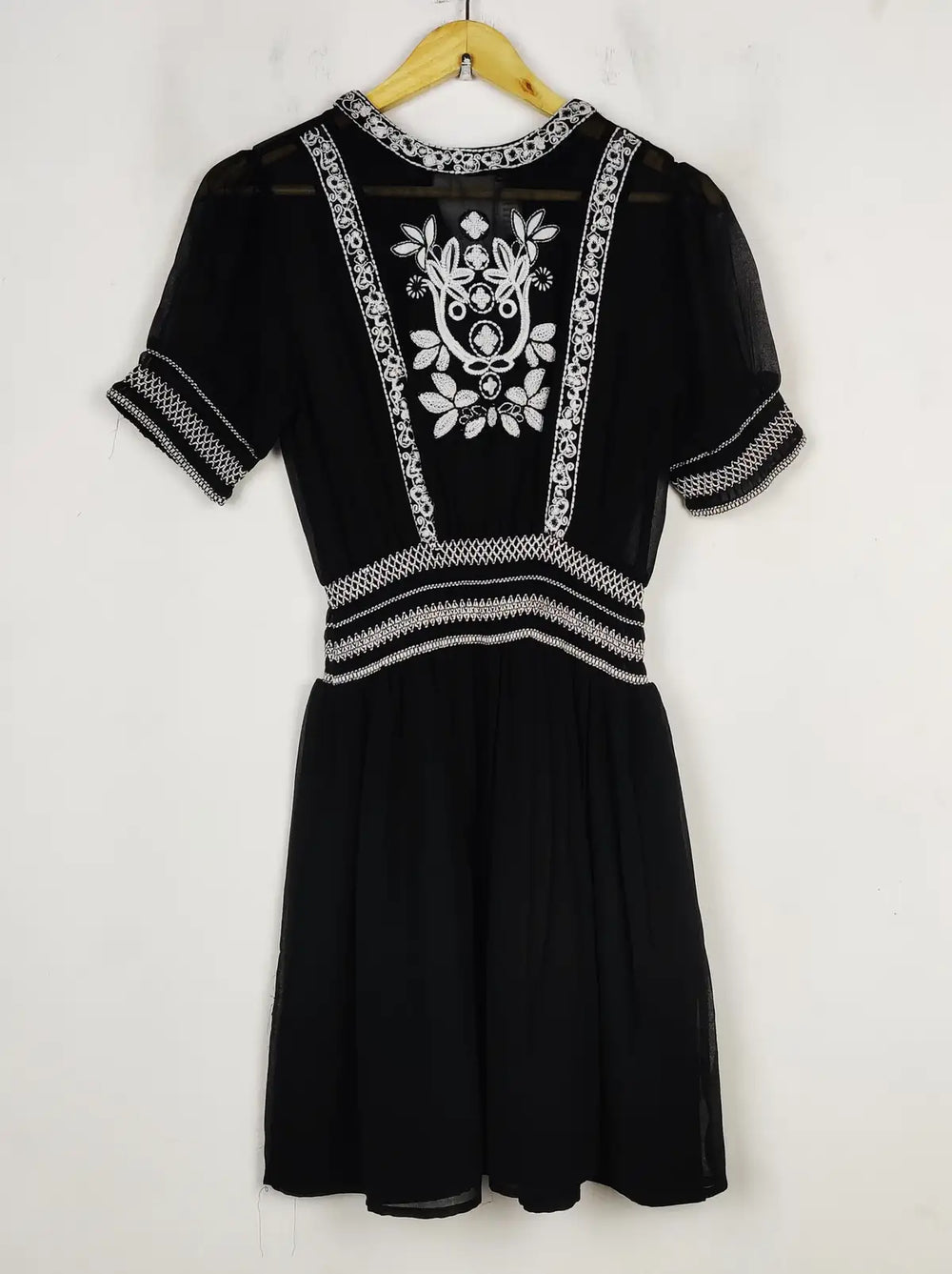 Buy online pre-used pre-loved 100% authentic & Original branded Zara (MF-3691) available in Pakistan. Top international brands avilable.