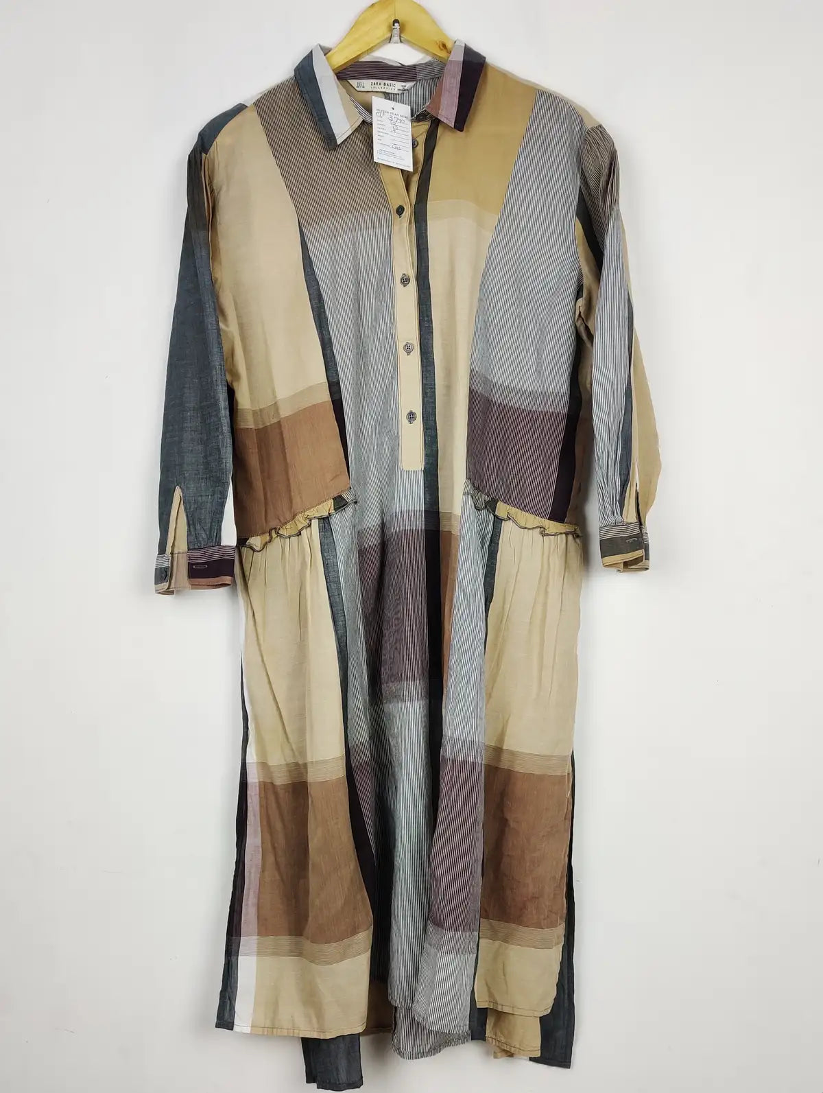 Buy online pre-used pre-loved 100% authentic & Original branded Zara (MF-3740) available in Pakistan. Top international brands avilable.