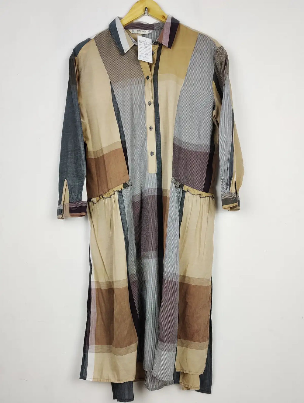 Buy online pre-used pre-loved 100% authentic & Original branded Zara (MF-3740) available in Pakistan. Top international brands avilable.