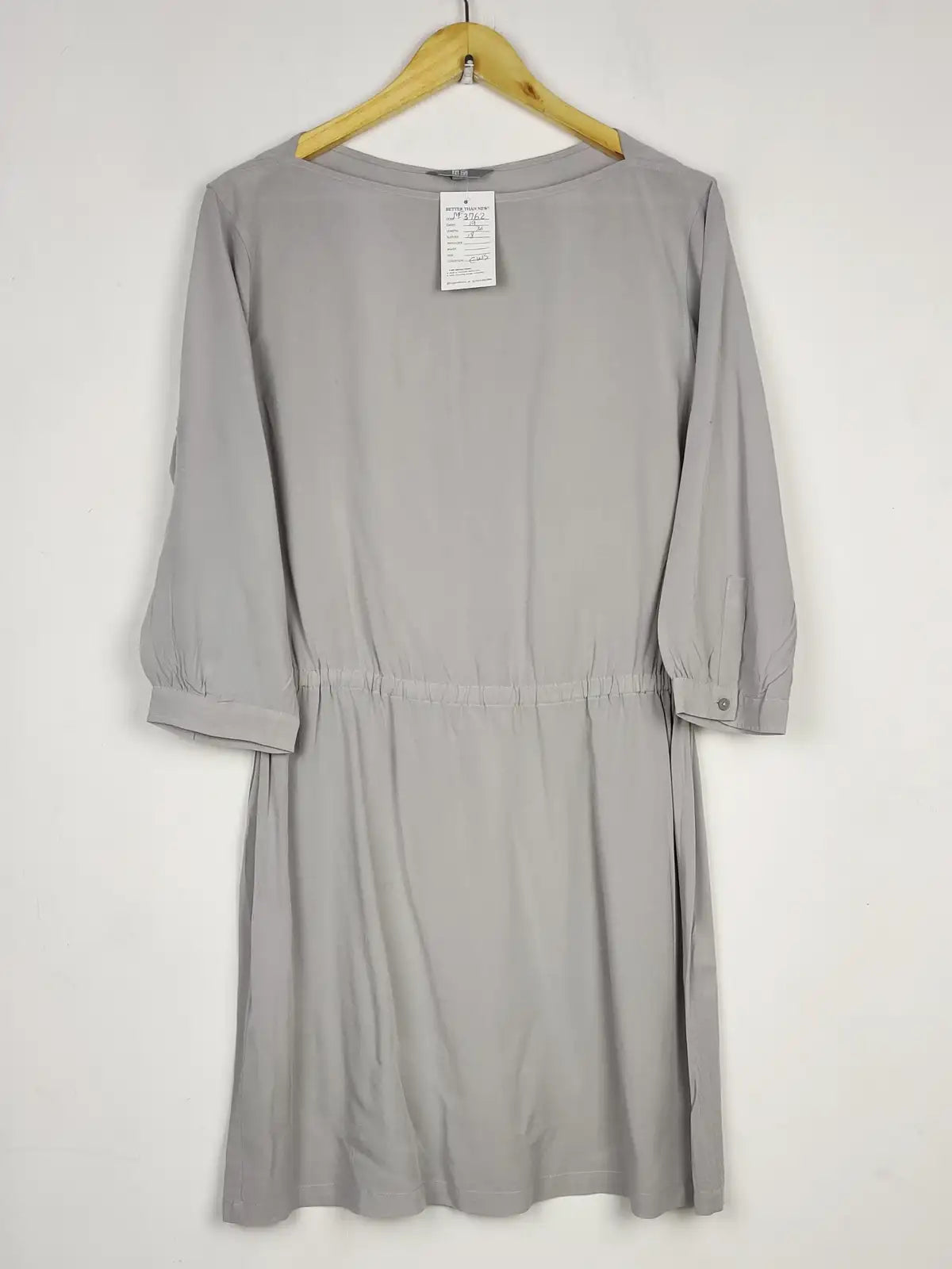 Buy online pre-used pre-loved 100% authentic & Original branded Uniqlo (MF-3762) available in Pakistan. Top international brands avilable.