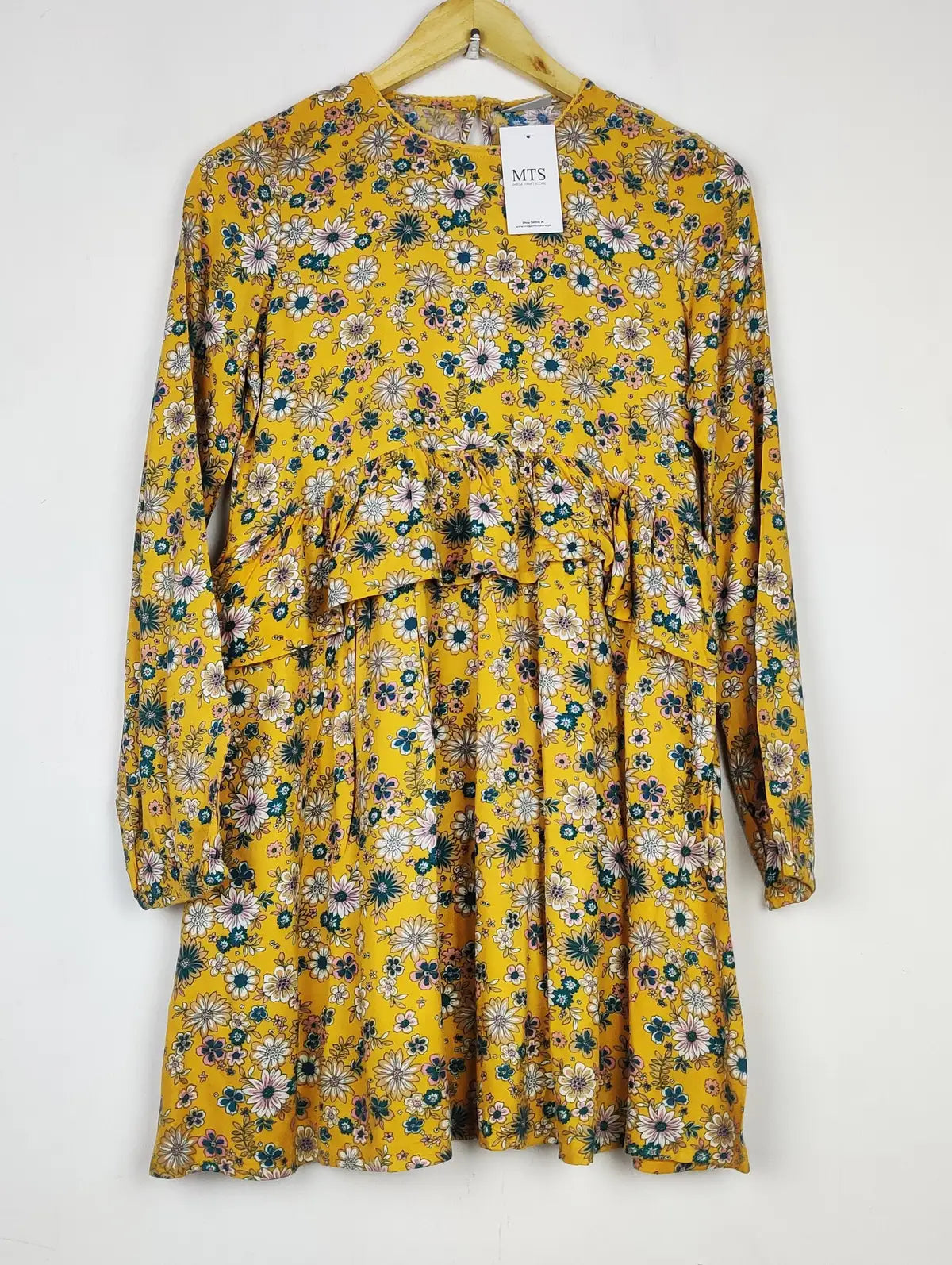 Buy online pre-used pre-loved 100% authentic & Original branded I Love Girlfriend (MF-3781) available in Pakistan. Top international brands avilable.