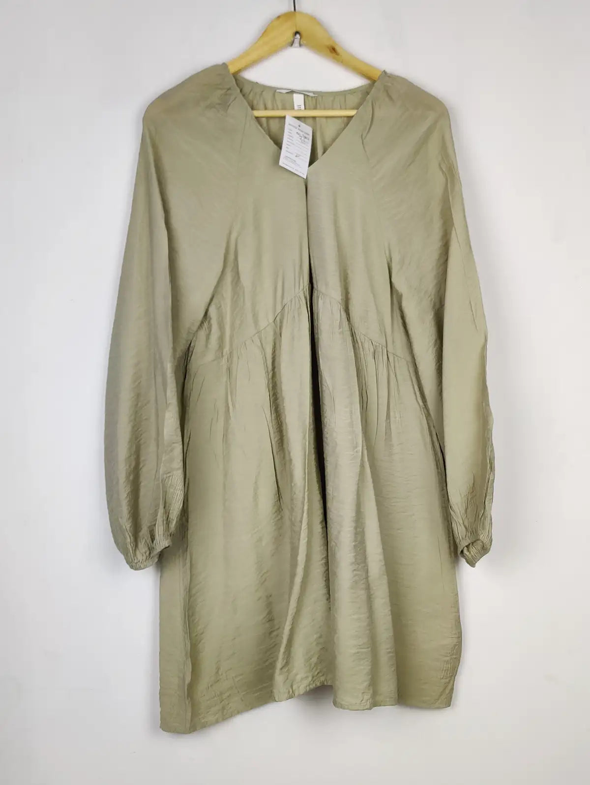 Buy online pre-used pre-loved 100% authentic & Original branded H&M (MF-3802) available in Pakistan. Top international brands avilable.