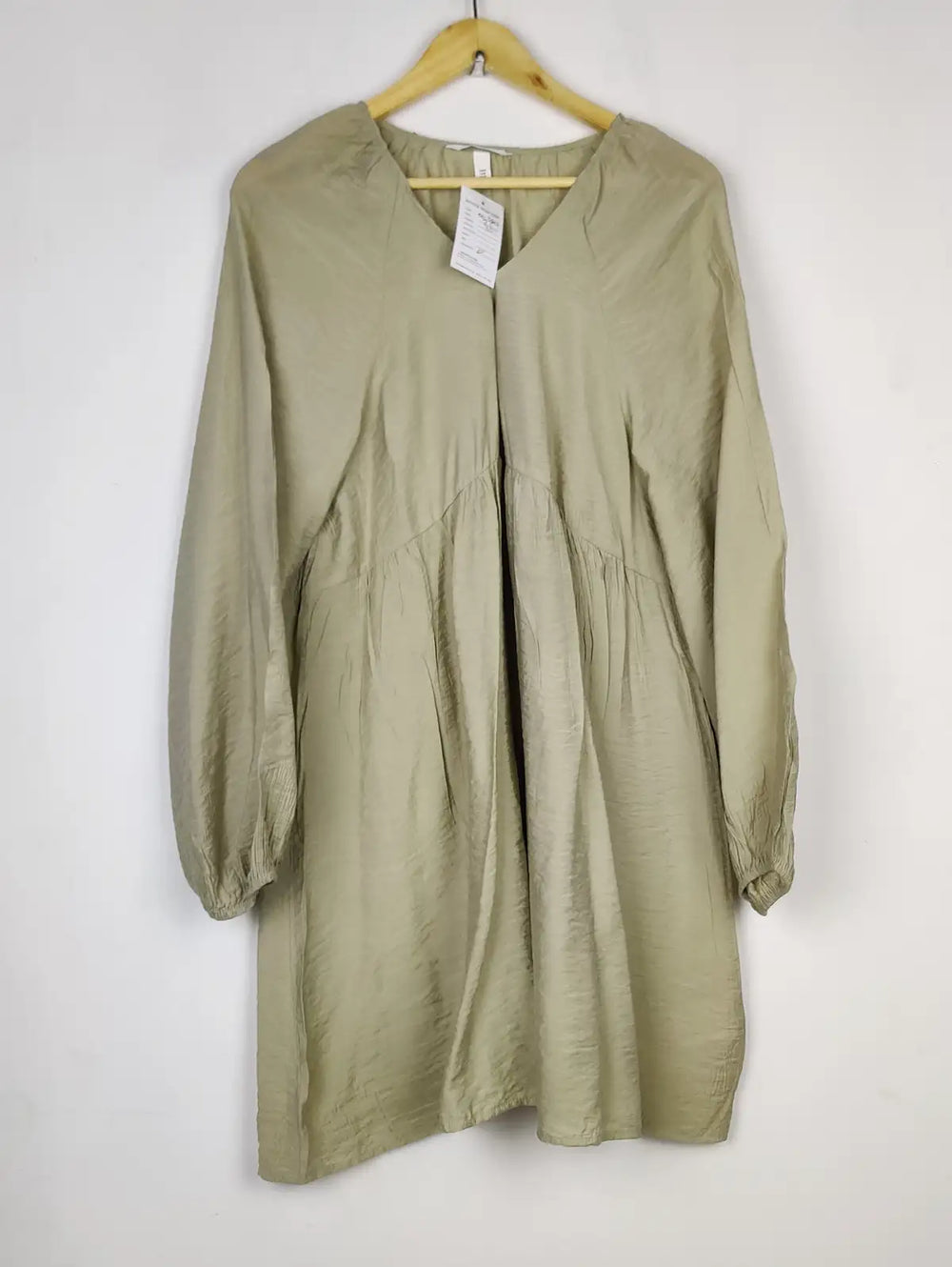 Buy online pre-used pre-loved 100% authentic & Original branded H&M (MF-3802) available in Pakistan. Top international brands avilable.