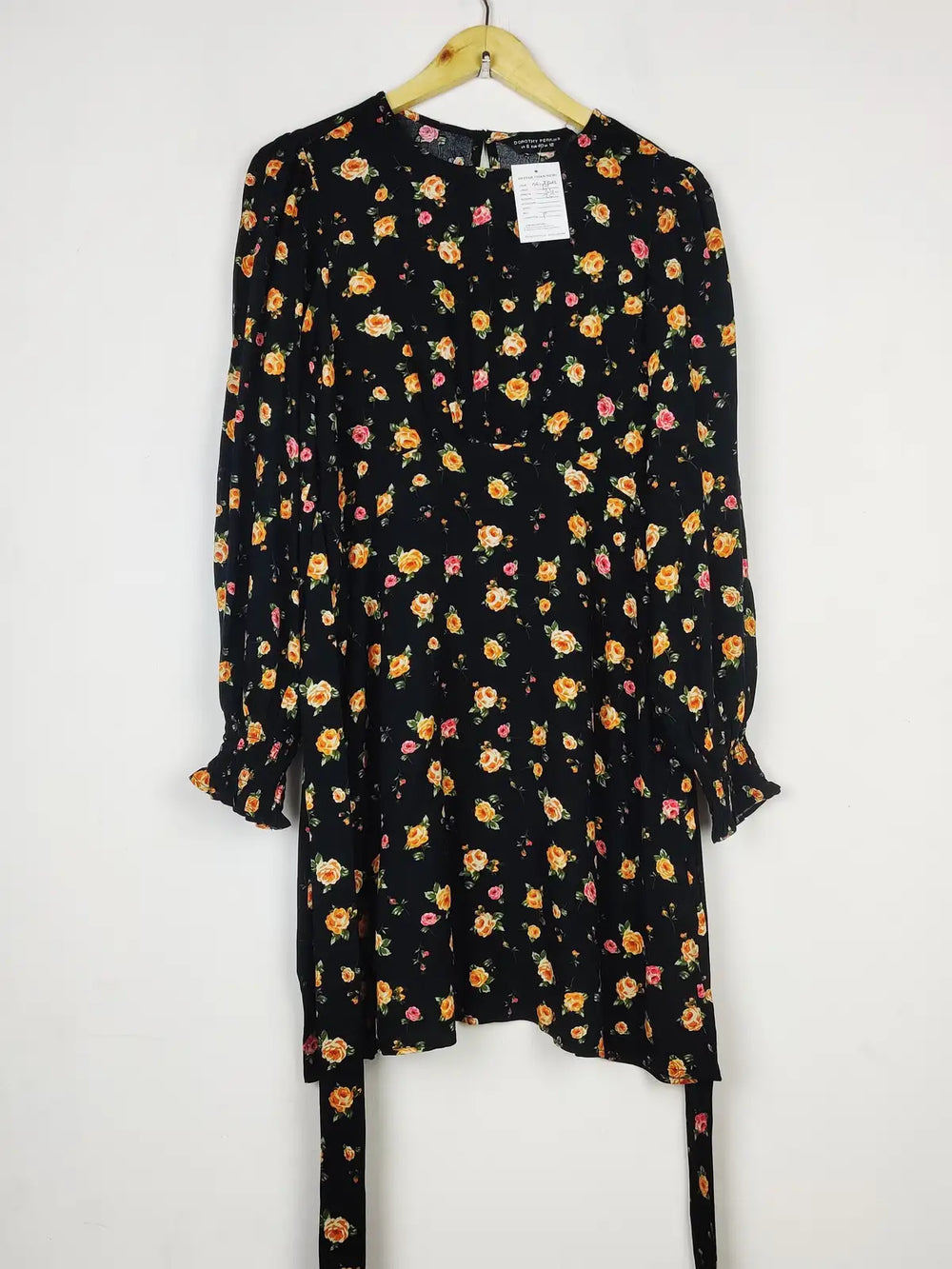 Buy online pre-used pre-loved 100% authentic & Original branded Dorothy Perkins (MF-3804) available in Pakistan. Top international brands avilable.