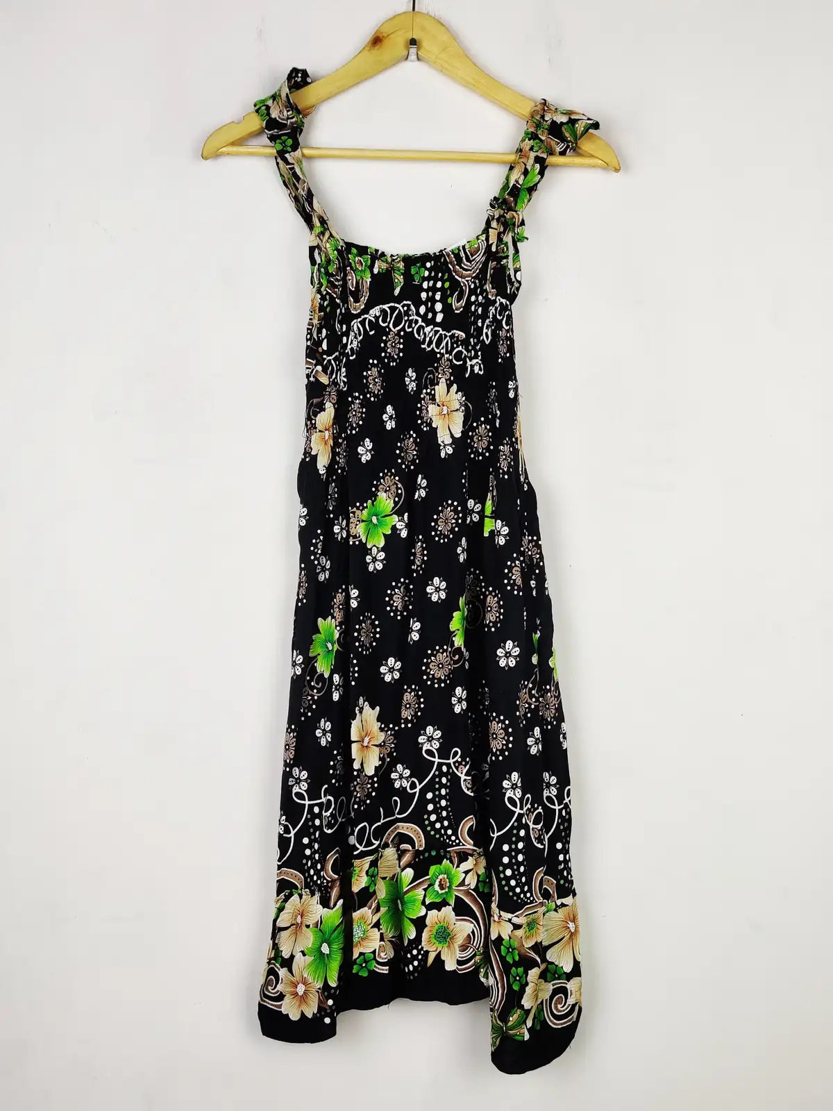 Buy online pre-used pre-loved 100% authentic & Original branded Unknown Brand (MF-3854) available in Pakistan. Top international brands avilable.