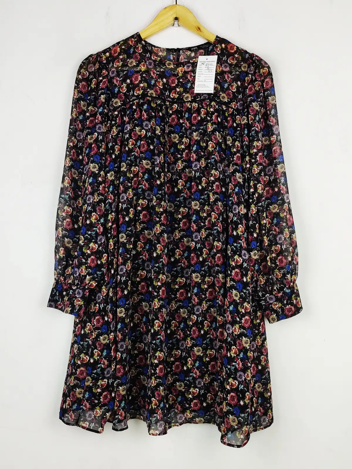 Buy online pre-used pre-loved 100% authentic & Original branded Zara (MF-3944) available in Pakistan. Top international brands avilable.
