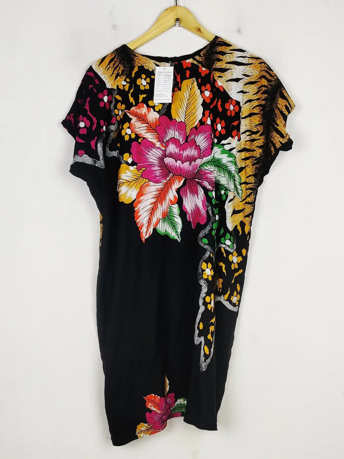 Buy online pre-used pre-loved 100% authentic & Original branded Unknown Brand (MF-3966) available in Pakistan. Top international brands avilable.