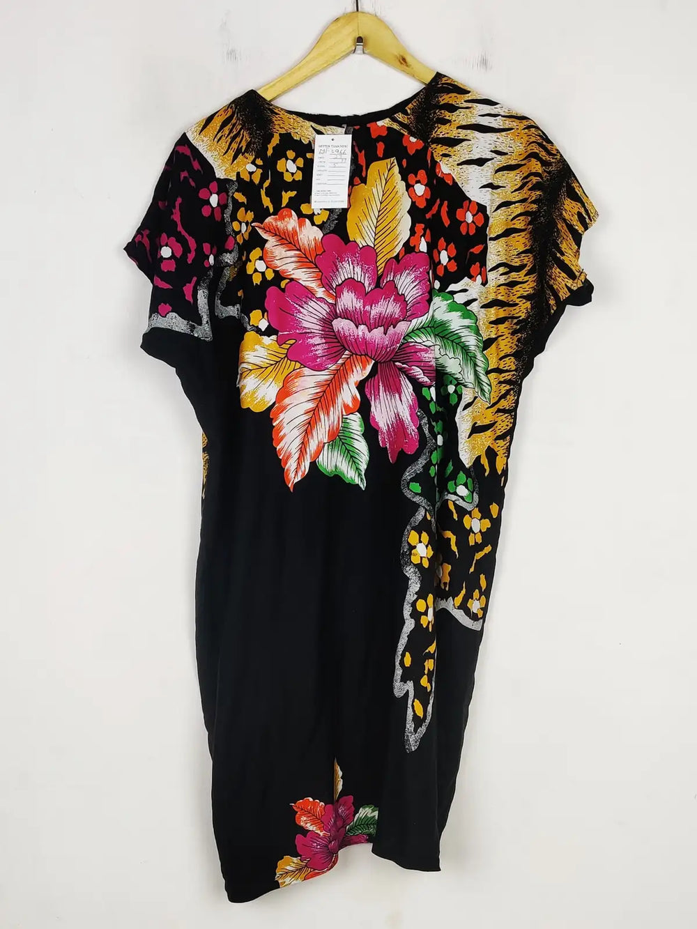 Buy online pre-used pre-loved 100% authentic & Original branded Unknown Brand (MF-3966) available in Pakistan. Top international brands avilable.
