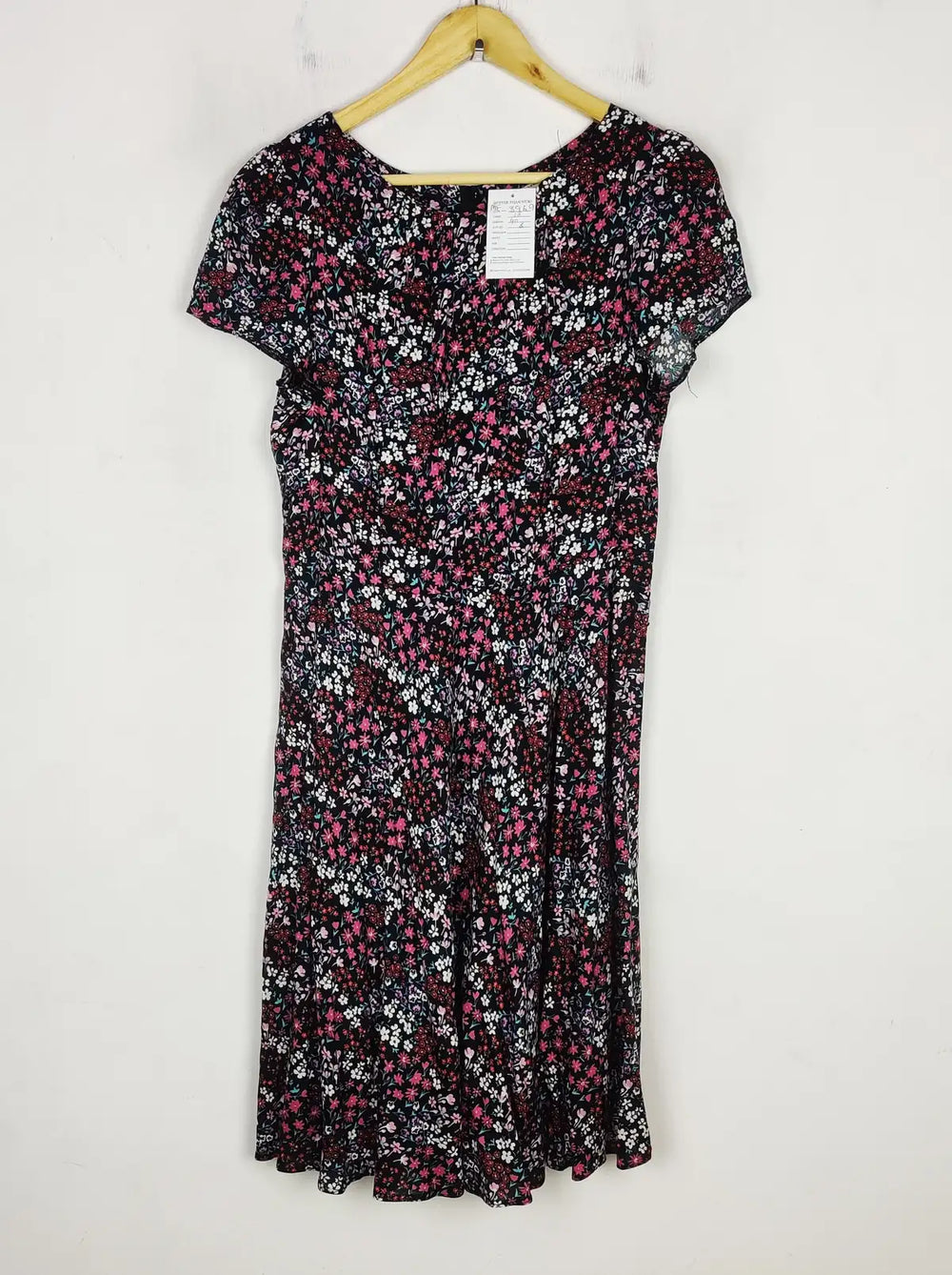 Buy online pre-used pre-loved 100% authentic & Original branded Billie & Blossom (MF-3969) available in Pakistan. Top international brands avilable.
