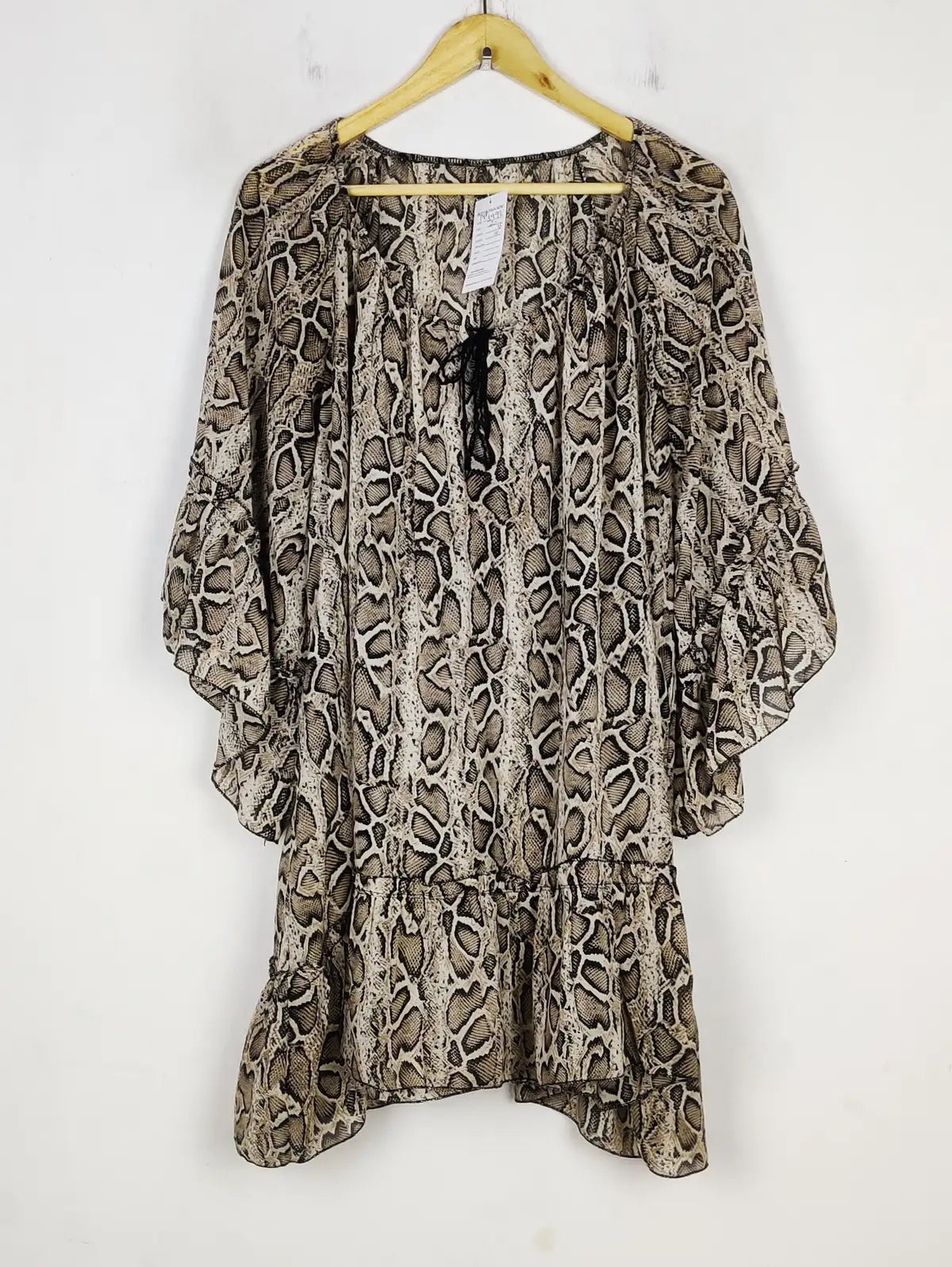 Buy online pre-used pre-loved 100% authentic & Original branded Unknown Brand (MF-3992) available in Pakistan. Top international brands avilable.