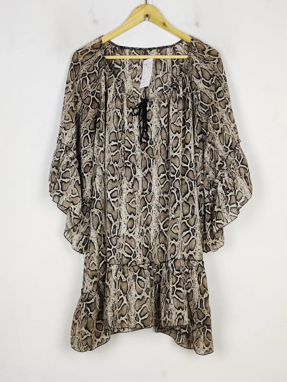 Buy online pre-used pre-loved 100% authentic & Original branded Unknown Brand (MF-3992) available in Pakistan. Top international brands avilable.