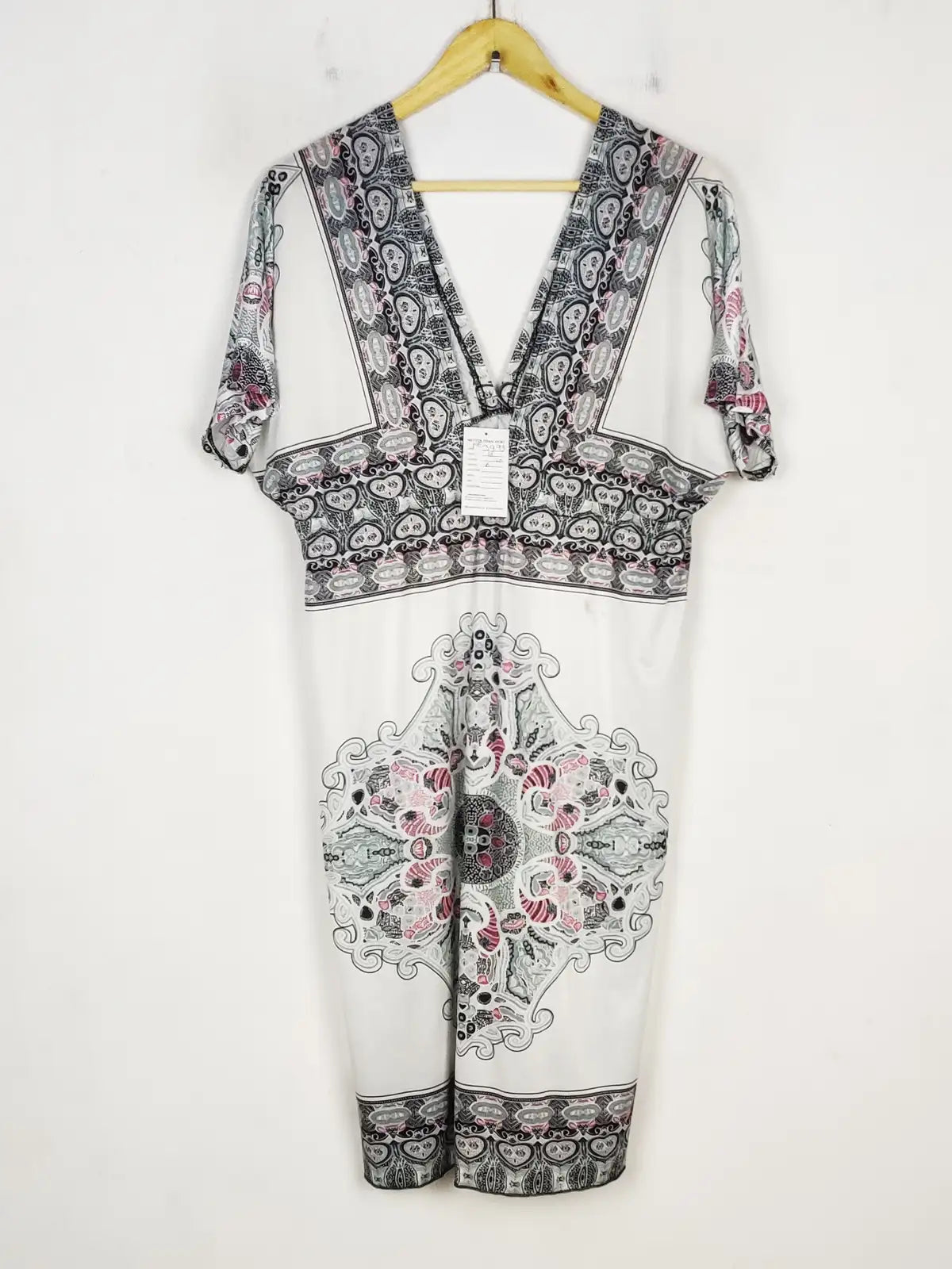 Buy online pre-used pre-loved 100% authentic & Original branded Unknown Brand (MF-3993) available in Pakistan. Top international brands avilable.