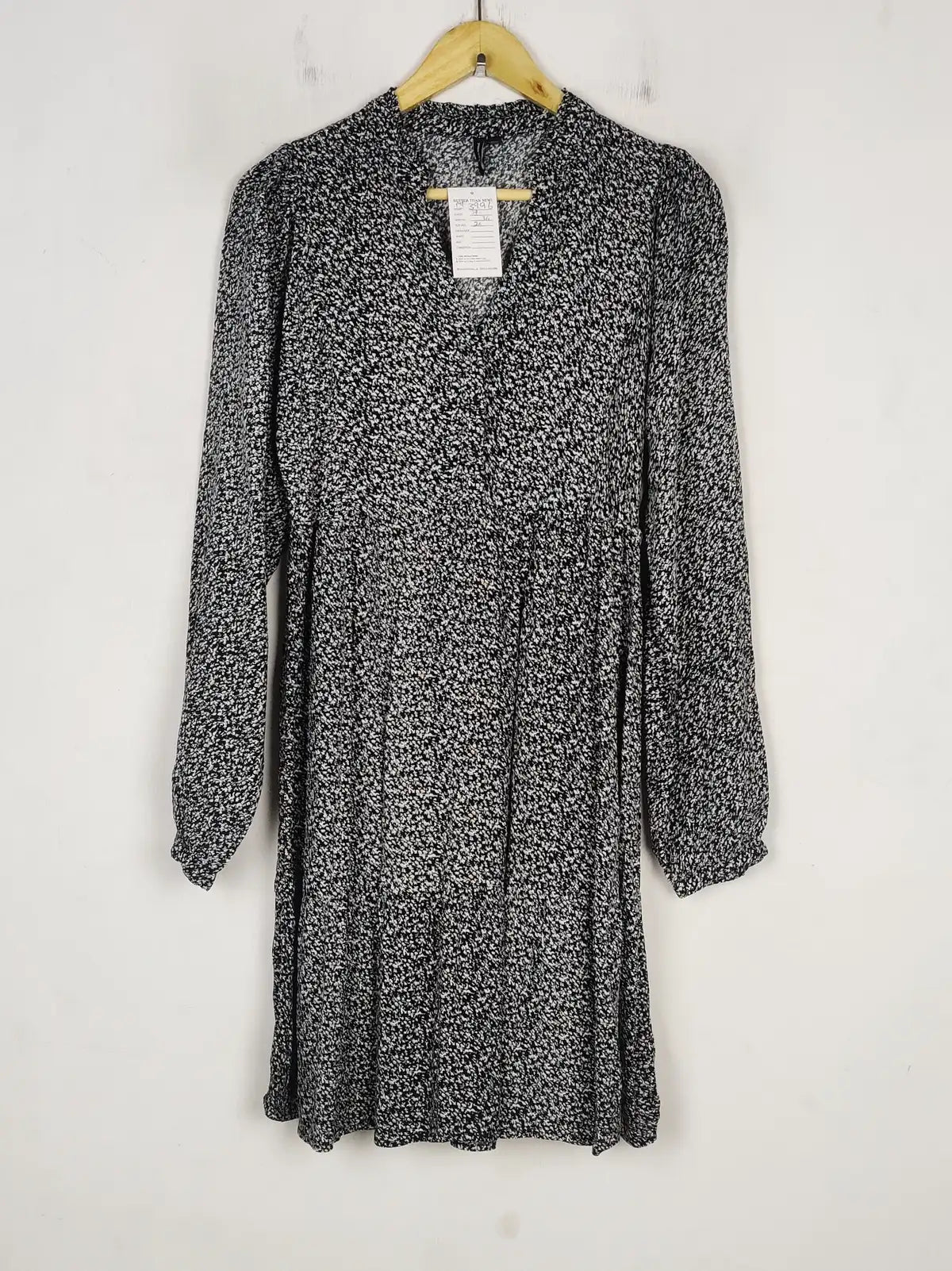 Buy online pre-used pre-loved 100% authentic & Original branded Veromoda (MF-3996) available in Pakistan. Top international brands avilable.